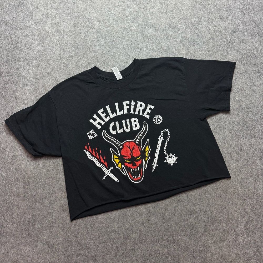 Hellfire Club Shirt Womens Large Black Graphic Cropped Stranger Things Tee